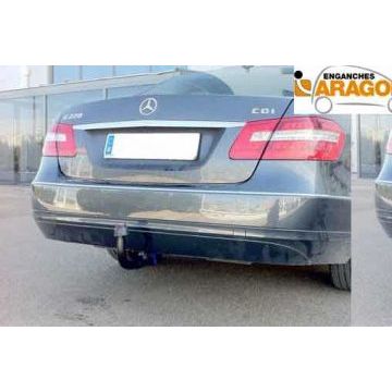 Фаркоп Aragon быстросъемный для Mercedes E-Class (W212) седан (искл. AMG) (2009-2013) № E4115CV